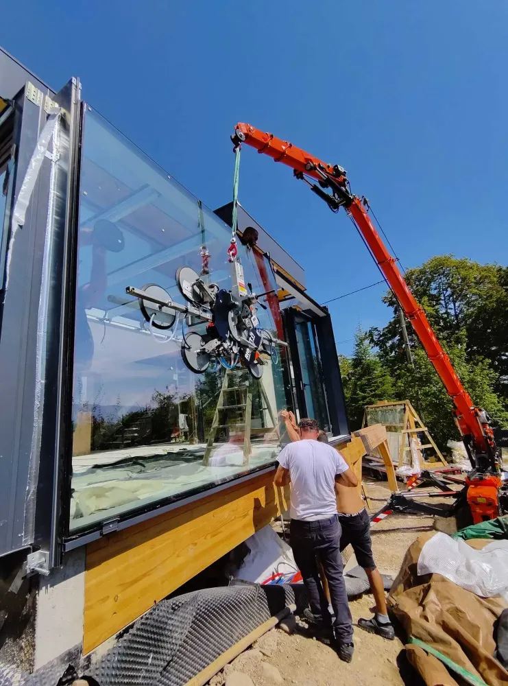 Location de mini grue araignée avec chauffeur en Haute-Savoie (8)